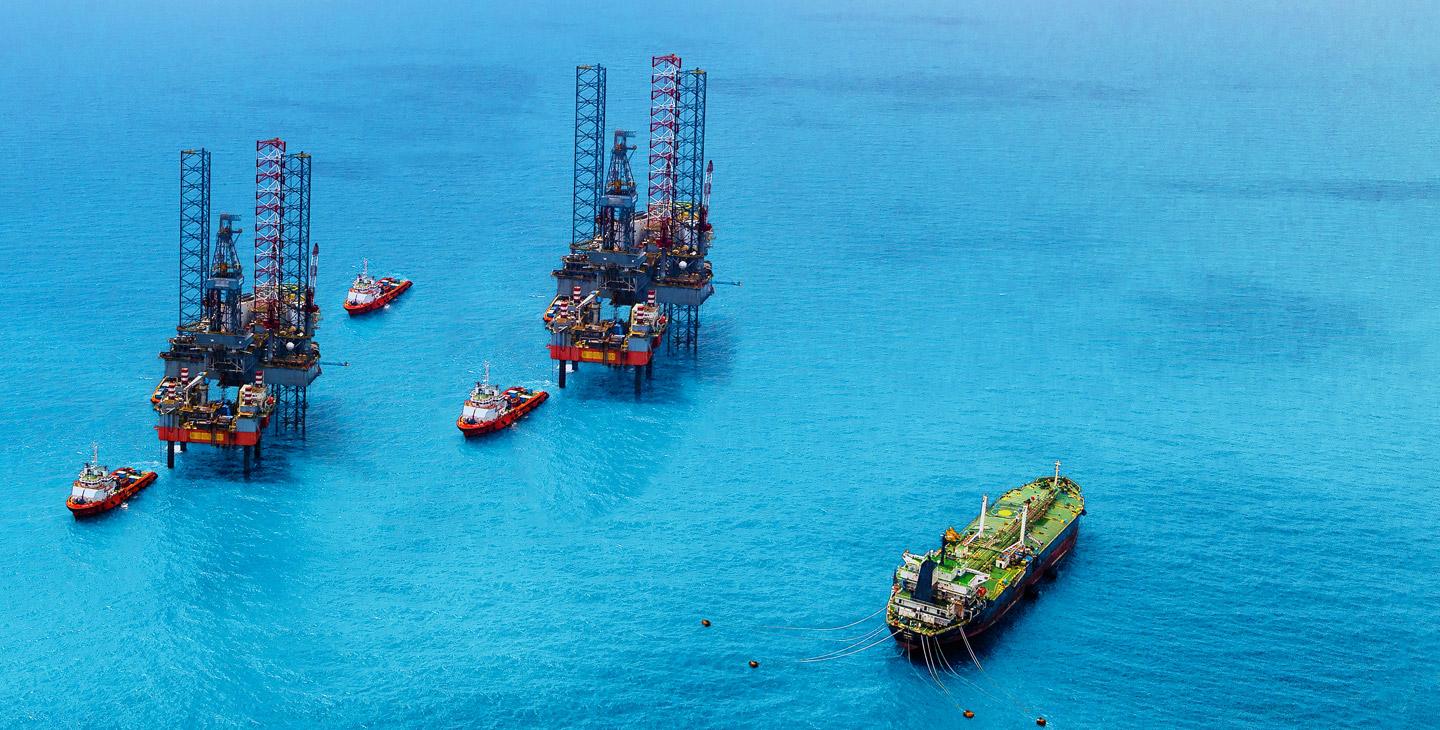 Two offshore oil rigs connected with offshore internet, surrounded by 4 boats.